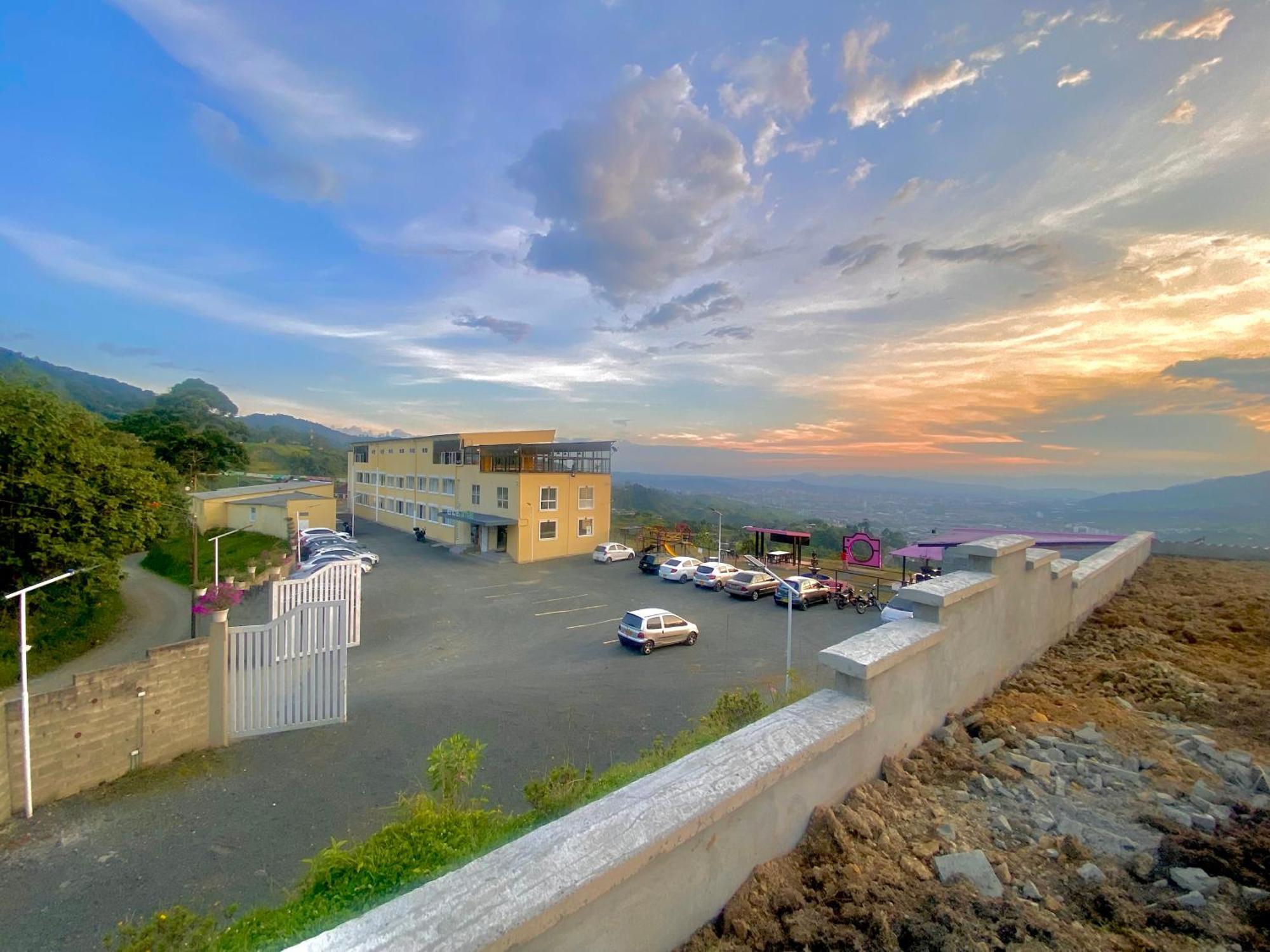 Hotel Entre Lomas Санта Роса де Кабал Екстериор снимка